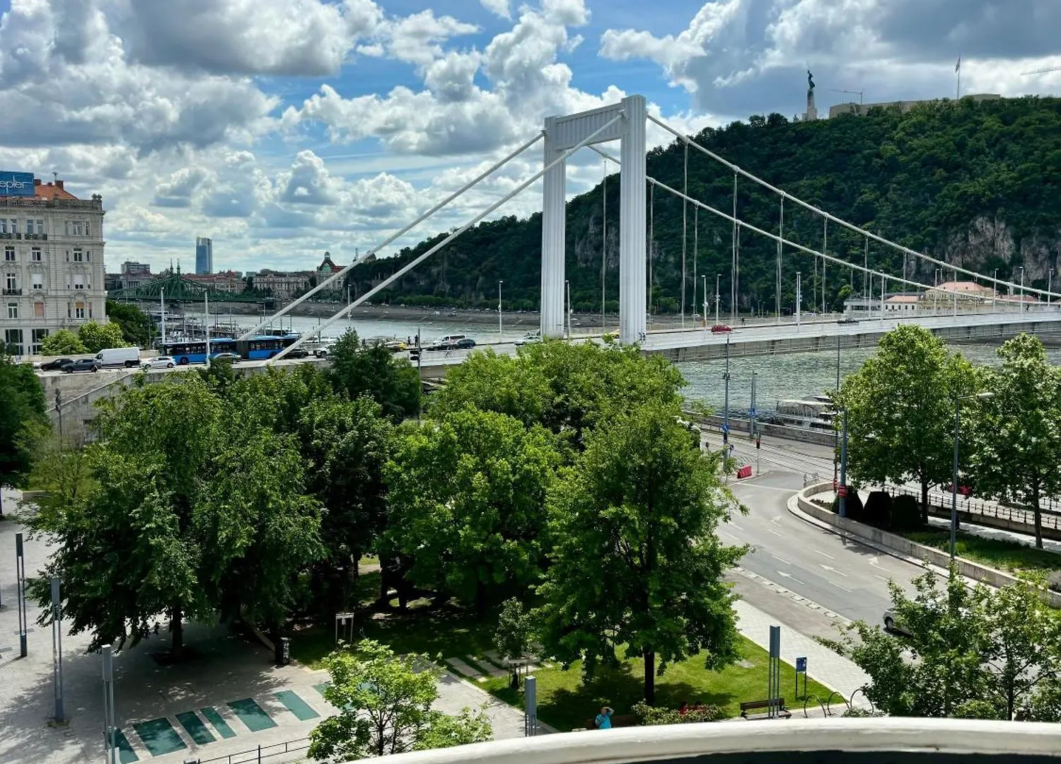 Budapest Riverfront Suite 0*,