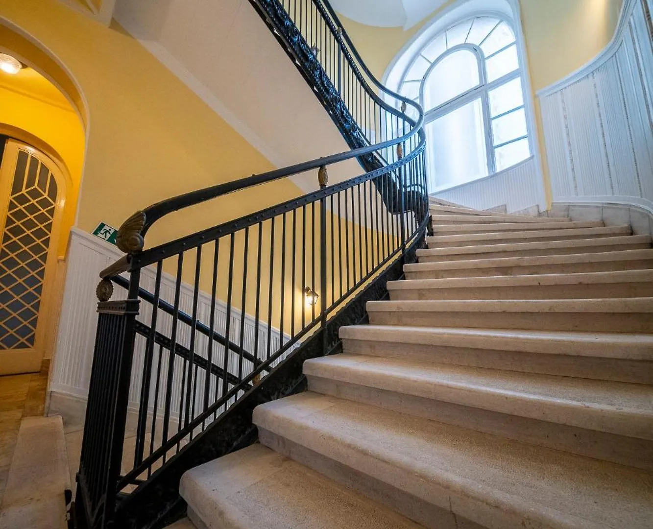 Budapest Riverfront Suite